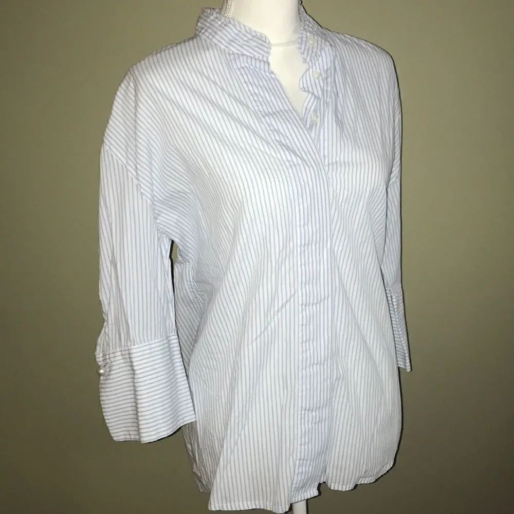 Who What Wear Light Blue Pin Striped Top!! - Picture 2 of 6